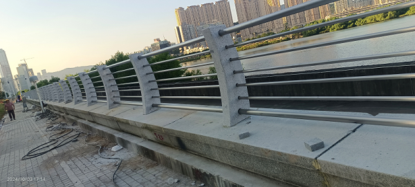 海邊河道護(hù)欄用不銹鋼管 海邊河道護(hù)欄用不銹鋼管